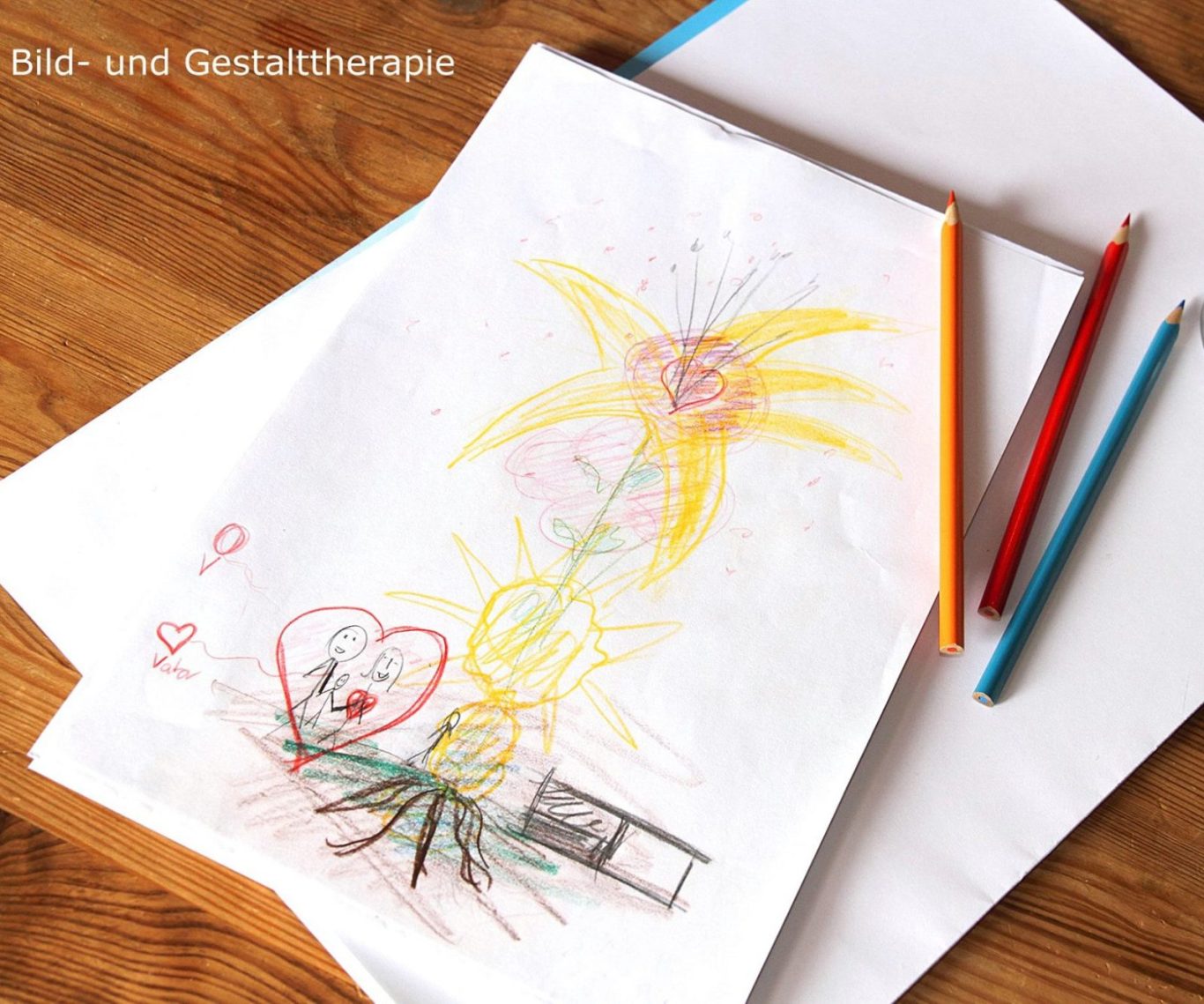 Bunt gezeichneter Adler mit ausgebreiteten Flügeln und einem roten Herz auf der Brust.